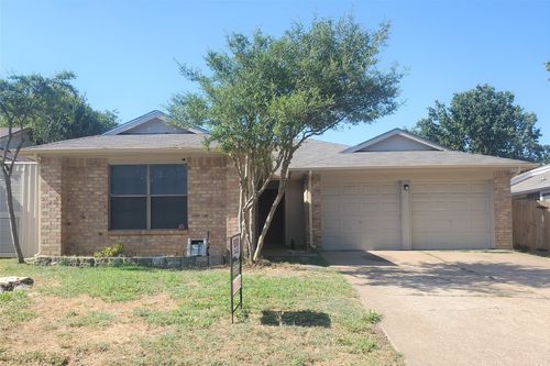 117 Valley Spring Dr, Arlington, TX, 76018-2240 | Card Image