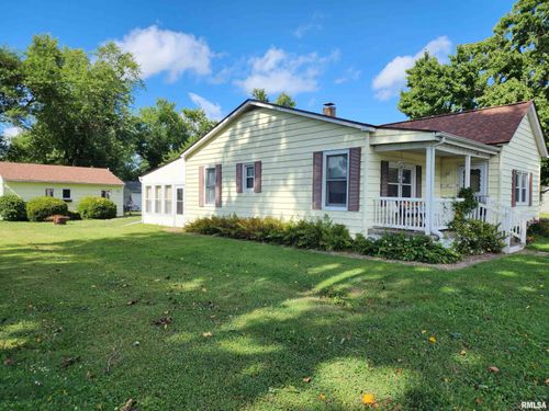 104 W Madison St, Auburn, IL, 62615-1520 | Card Image