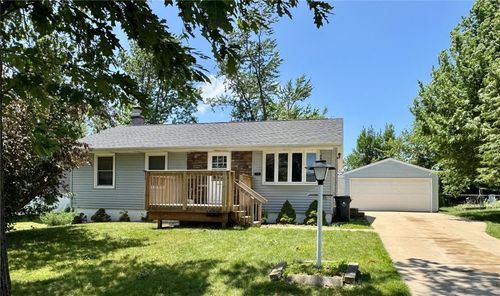 72 Fleetwood Rd Nw, Cedar Rapids, IA, 52405-4029 | Card Image