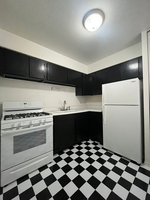 apt-305-736 W Buena Ave, Chicago, IL, 60613-2245 | Card Image
