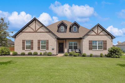 View of front facade with a front lawn | Image 1