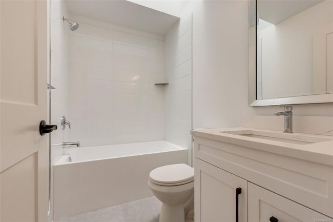 4-Piece main bathroom | Image 36