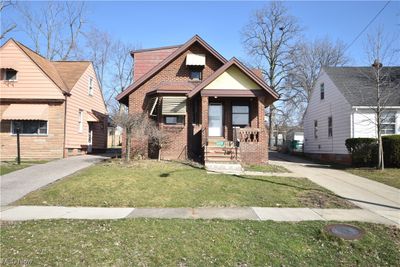 View of front of house featuring a front yard | Image 1