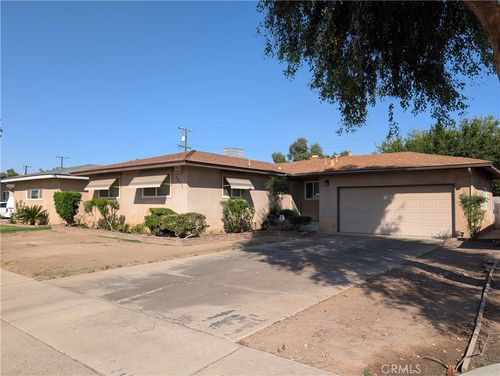 2832 N Hacienda Dr, Fresno, CA, 93705-3718 | Card Image