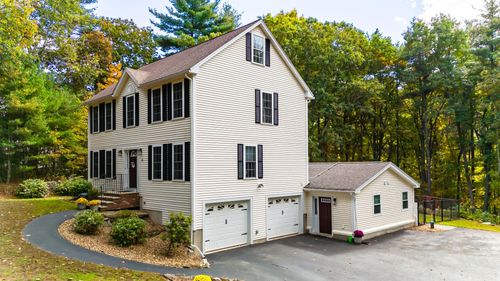 79 Bush Hill Road, Pelham, NH, 03076 | Card Image