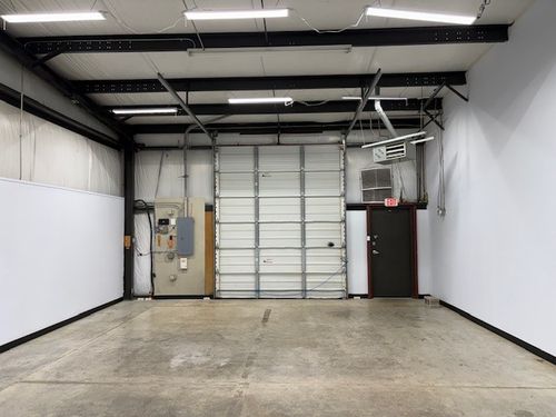 241 W Dunbar Cave Rd, CLARKSVILLE, TN, 37040-6142 | Card Image