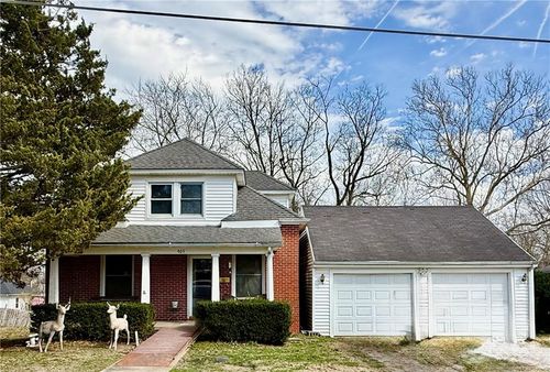 403 Chestnut St, Richmond, MO, 64085-2105 | Card Image