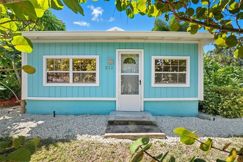 311 Dempsey Rd, Palm Harbor, FL, 34683-5204 | Card Image