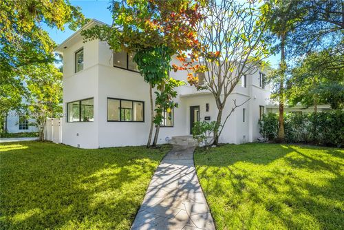 600 Ne 57th St, Miami, FL, 33137-2320 | Card Image