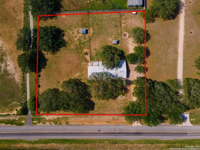1015 Fm 2200 W, House other with 3 bedrooms, 3 bathrooms and null parking in Devine TX | Image 10