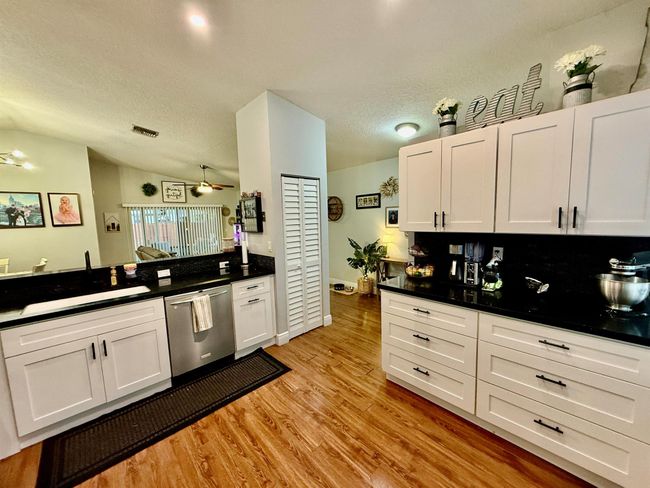 8421 Sw 41 St Ct, House other with 3 bedrooms, 2 bathrooms and null parking in Davie FL | Image 17