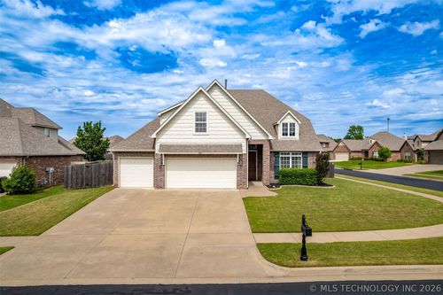 9407 N 96th East Ave, Owasso, OK, 74055-7284 | Card Image