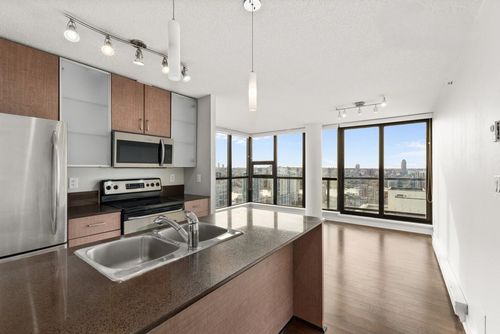 {{alt}} | Card Image