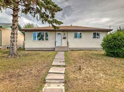 5020 Maryvale Dr Ne, House detached with 4 bedrooms, 2 bathrooms and 2 parking in Calgary AB | Image 1