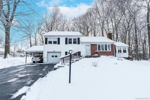 9 Southview Ln, East Fishkill, NY, 12533-6032 | Card Image