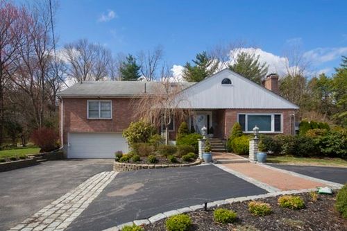515 Dudley Rd, Newton, MA, 02459-2800 | Card Image