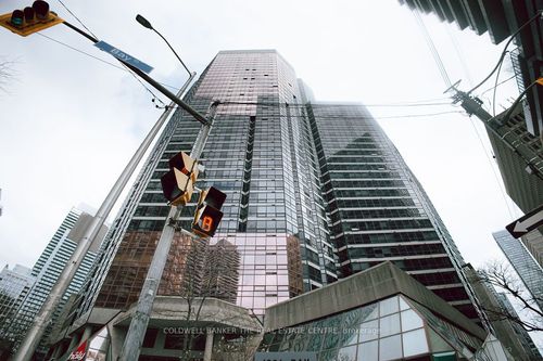 303-1001 Bay St, Toronto, ON, M5S3A6 | Card Image