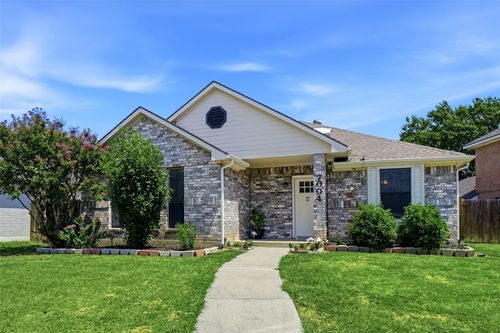 7004 Bentley Ave, Fort Worth, TX, 76137-3333 | Card Image