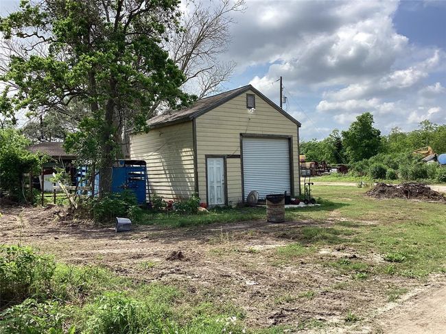 Storage garage by arena | Image 15