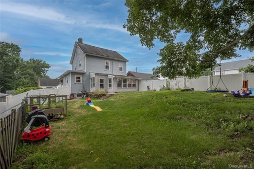40 Prospect St, Wappingers Falls, NY, 12590-2707 | Card Image
