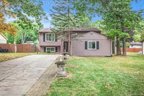 3630 Fieldview Ave, West Bloomfield, MI, 48324-2622 | Card Image