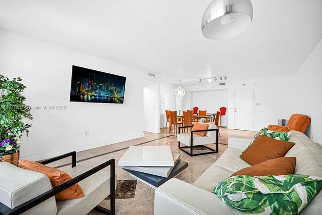 APT-1003 - 10185 Collins Ave, Condo with 1 bedrooms, 1 bathrooms and null parking in Bal Harbour FL | Image 18