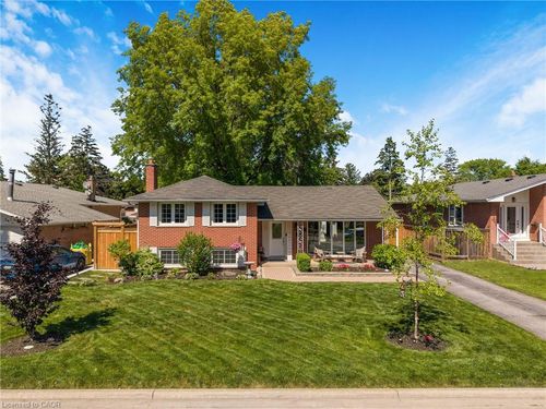 377 Duncombe Dr, Burlington, ON, L7L4M2 | Card Image