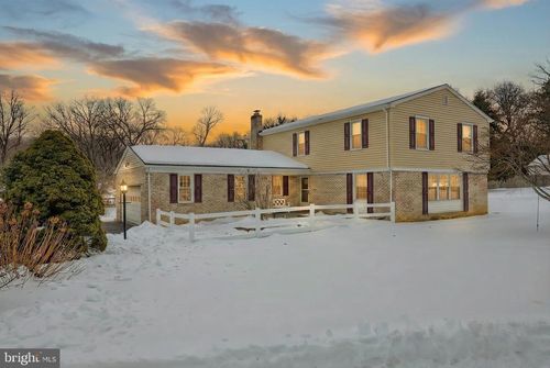 1805 N East St, YORK, PA, 17406-1720 | Card Image