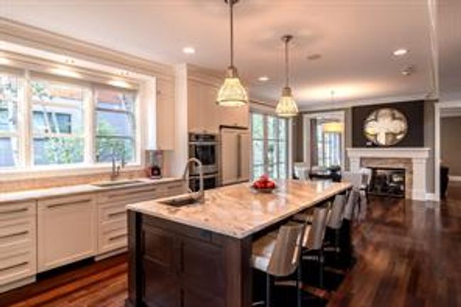 34 Posthill Dr Sw, House detached with 6 bedrooms, 3 bathrooms and 7 parking in Calgary AB | Image 14