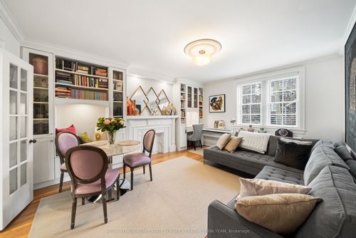 205-480 Oriole Pky, Toronto, ON, M5P2H8 | Card Image