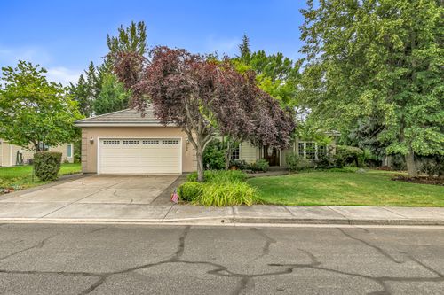 135 Princeville Dr, Eagle Point, OR, 97524-9698 | Card Image