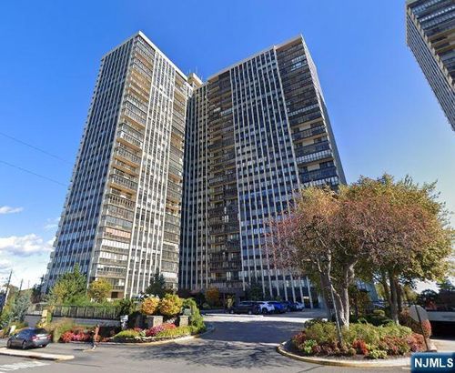 300 Winston Dr, Cliffside Park, NJ, 07010-3236 | Card Image