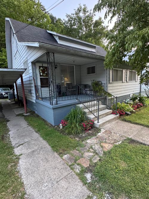 378 E Main St, Lynch, KY, 40855-8017 | Card Image
