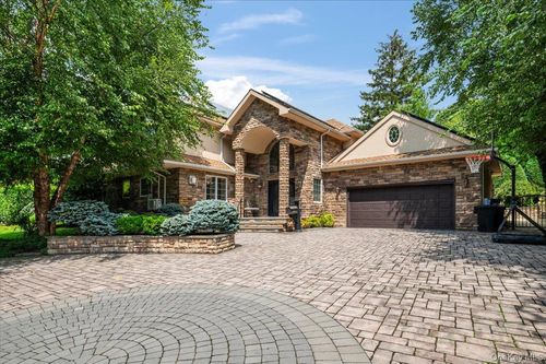 111 Barrett Rd, Lawrence, NY, 11559-2026 | Card Image