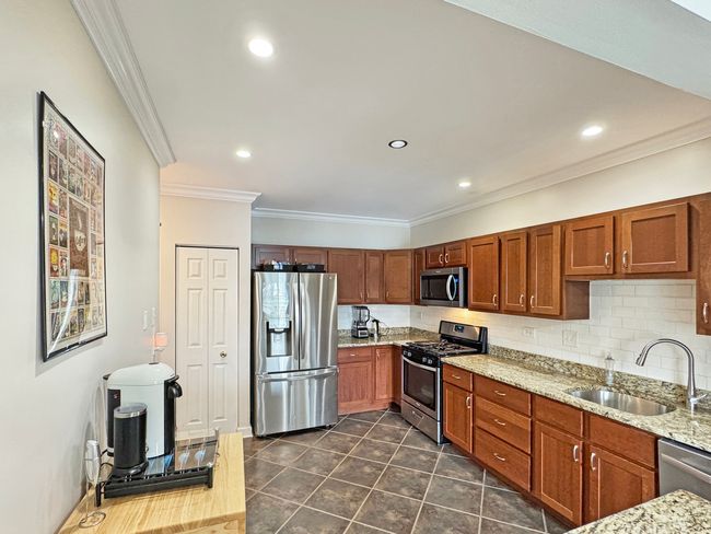 23 - 156 Morningside Ln W, Condo with 2 bedrooms, 1 bathrooms and 1 parking in Buffalo Grove IL | Image 4