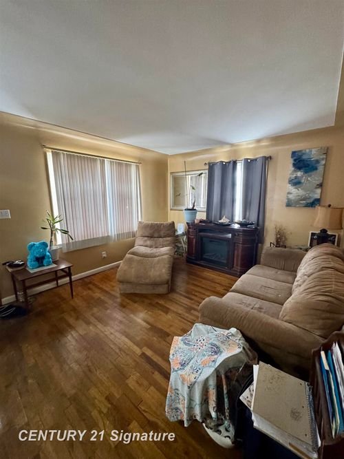 1753 Kendrick St, Saginaw, MI, 48602-1126 | Card Image