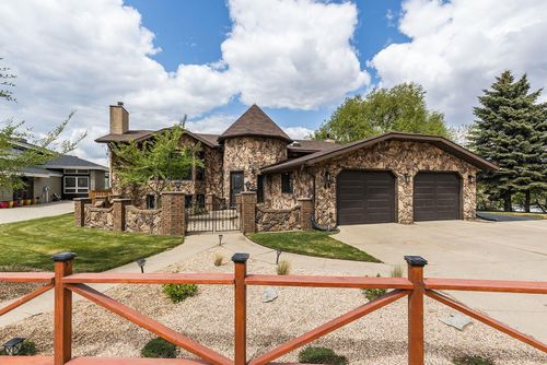 44 Valleyview Dr Sw, Medicine Hat, AB, T1A8E4 | Card Image