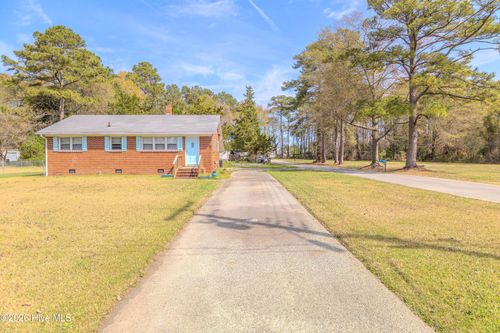 421 E Quinn St, Beulaville, NC, 28518-8864 | Card Image