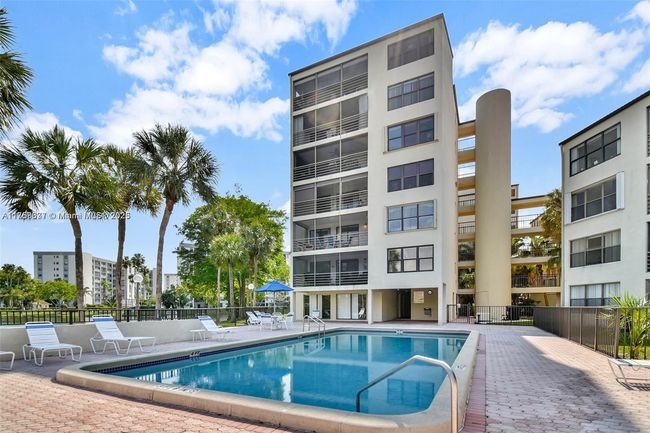 APT-311D - 2309 S Cypress Bend Dr, Condo with 3 bedrooms, 2 bathrooms and null parking in Pompano Beach FL | Image 19