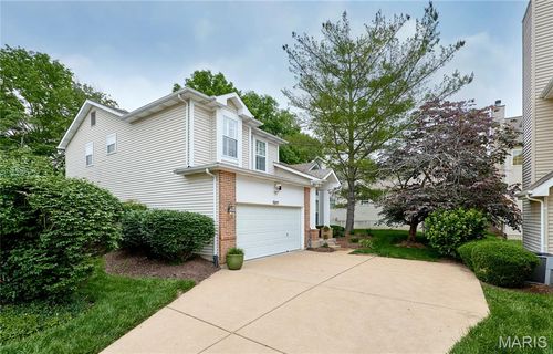 15207 Cambridge Terrace Ct, Chesterfield, MO, 63017-6015 | Card Image