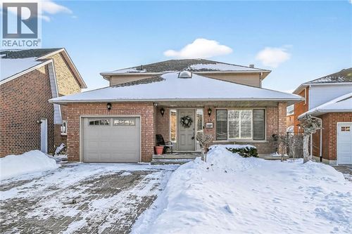 15 Gabriele Crt, Hamilton, ON, L8G5C4 | Card Image