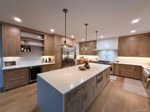 4 Roundhill Rd, East Fishkill, NY, 12533-6719 | Card Image