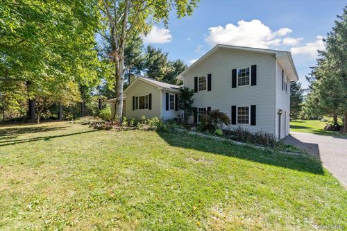 2860 Coon Lake Rd, Howell, MI, 48843-9419 | Card Image