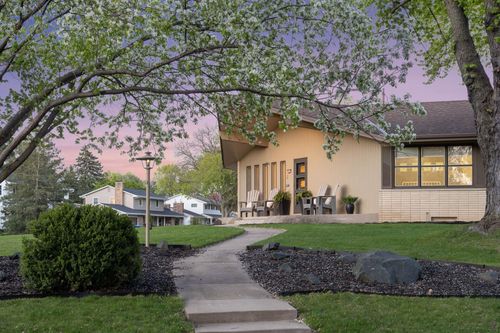 7401 W Shore Dr, Edina, MN, 55435-4021 | Card Image