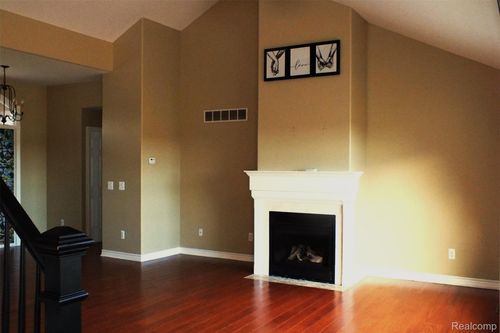 3721 Chase Lake Rd, Howell, MI, 48855-8305 | Card Image