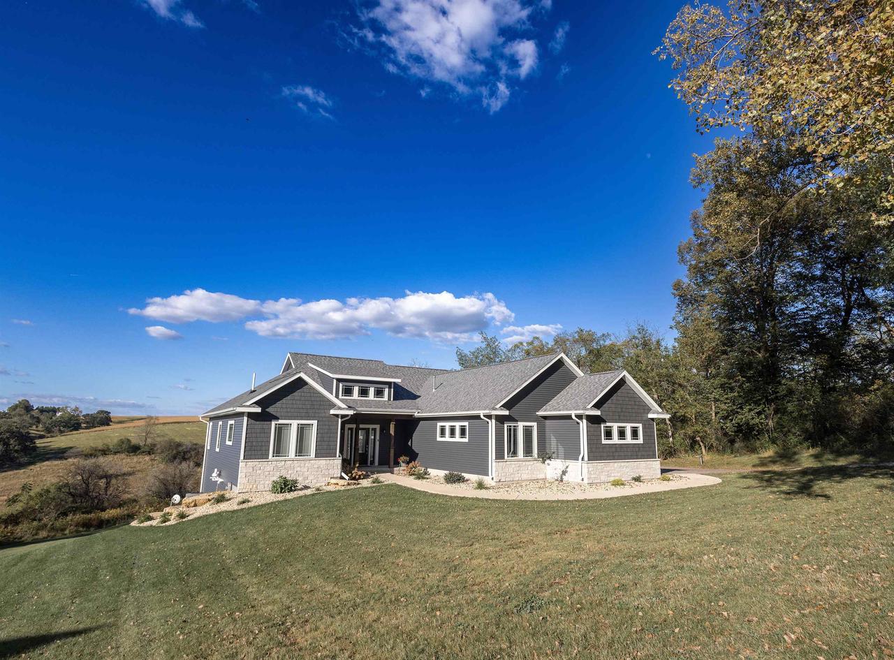 Marian Ct, Mineral Point, WI 53565