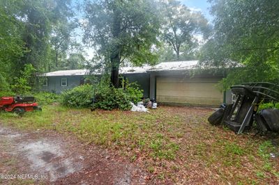 212 Sesame Street, House other with 3 bedrooms, 2 bathrooms and null parking in Middleburg FL | Image 2