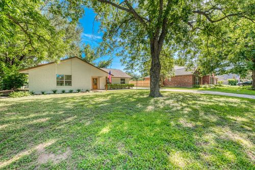319 Columbine St, Meadowlakes, TX, 78654-6827 | Card Image