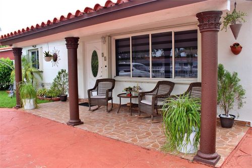 218 E 9th Ct, Hialeah, FL, 33010-5135 | Card Image