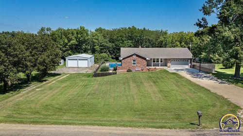 2750 Knoll Dr, Topeka, KS, 66617-3848 | Card Image